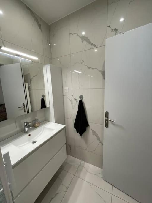 Paris Centre Clamart Hopital Percy Appart 2 Pieces Tres Lumineux Grand Экстерьер фото